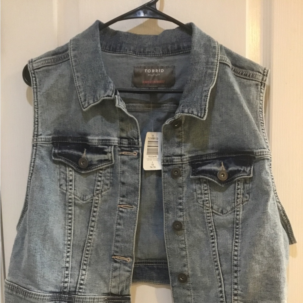 Cropped denim vest